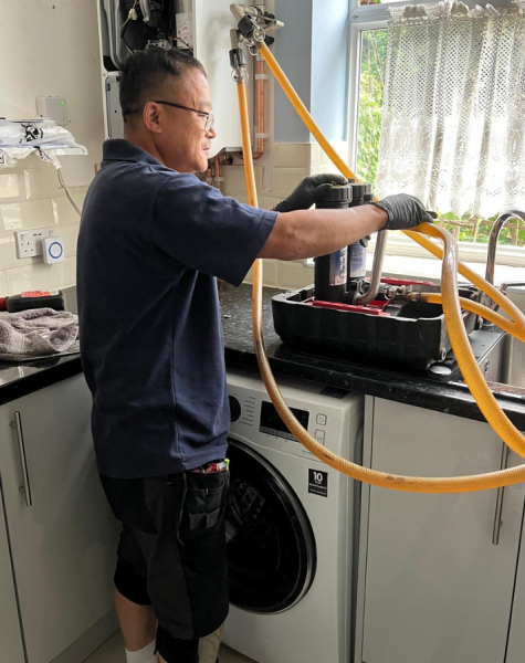 our-gas-eningeer-fixing-central-heating-power-flush-K-B-Plumbing-Heating.png our-gas-eningeer-fixing-central-heating-power-flush-K-B-Plumbing-Heating.png