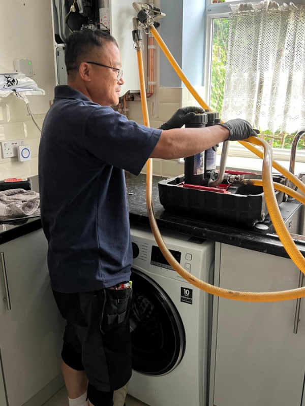 our-gas-eningeer-fixing-central-heating-power-flush-K-B-Plumbing-Heating.png